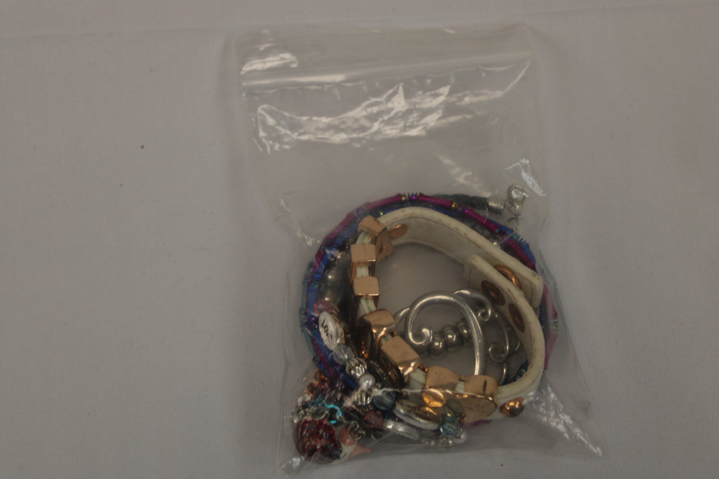Assorted bracelet mystery bag, 6-8 pieces, includes charms