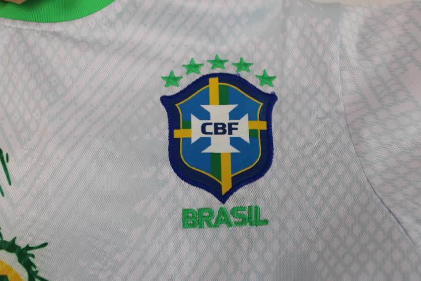 Nike Neymar Brazil National Football Team kit, Men's XL (new)