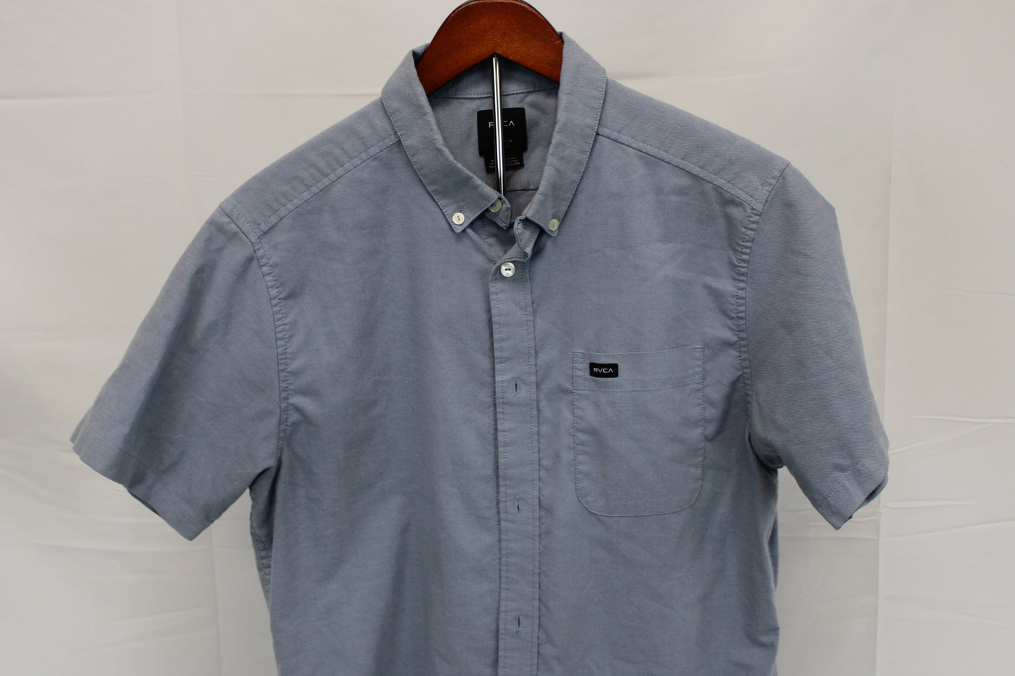RVCA short sleeve button down slim fit dress shirt, Men's M