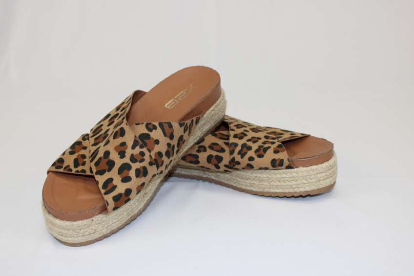 X2B cheetah print platform sandal, Women's 8.5