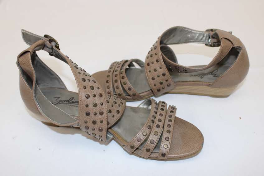 Zodiac Kamsry low wedge sandal, Women's 7.5
