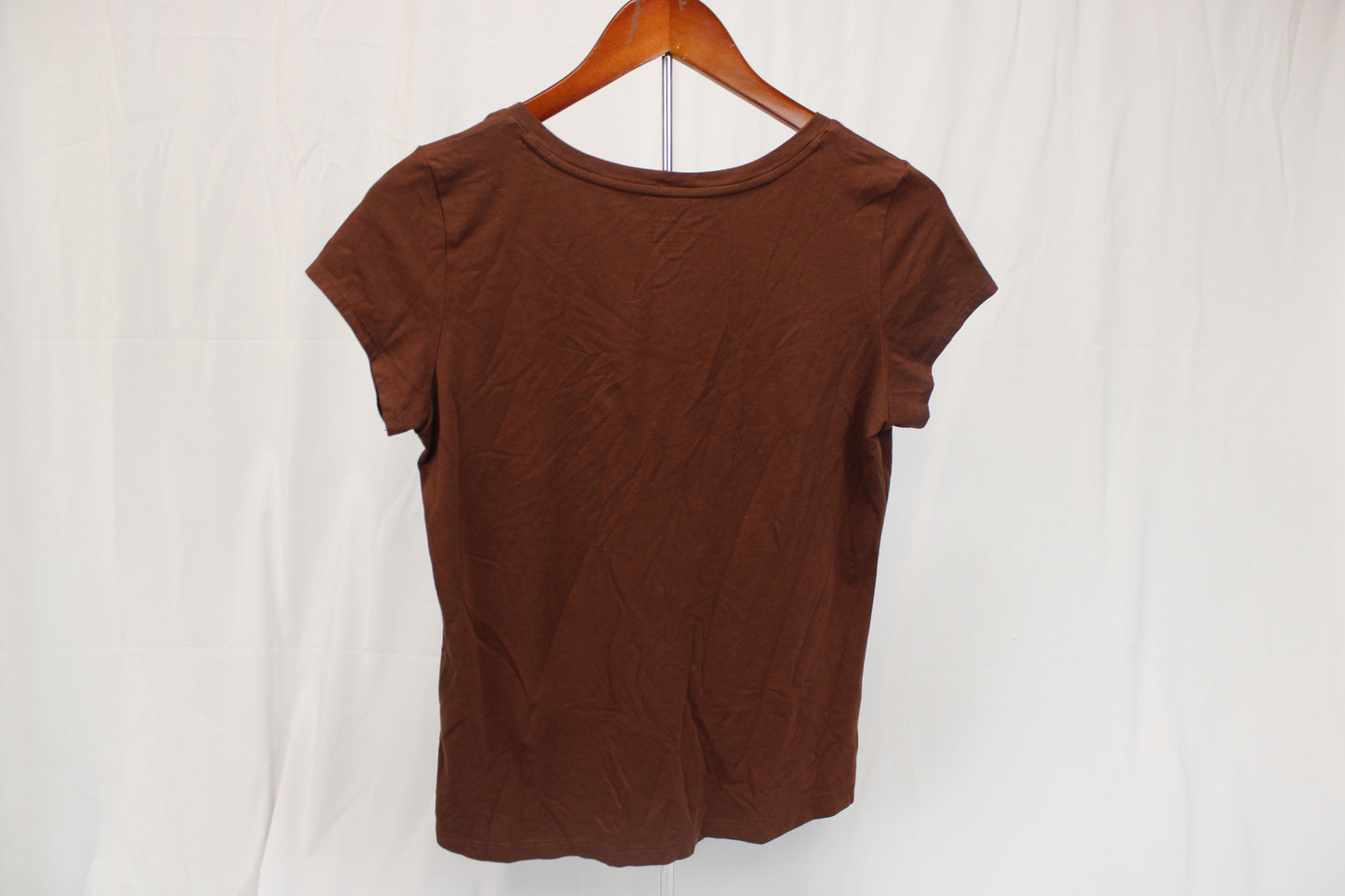Tahari v-neck classic t-shirt, brown, Women's M