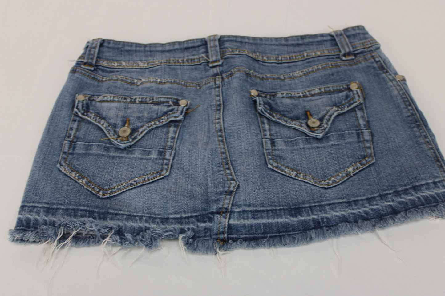 Rue 21 medium wash short length denim skirt, Women's 7/8