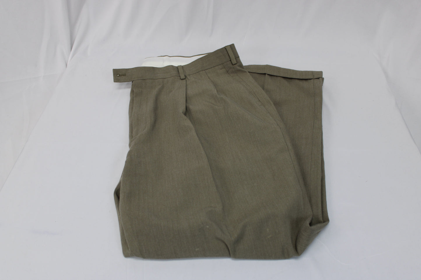 Louis Raphael polyester pleated front dress pants, Men's 42x32