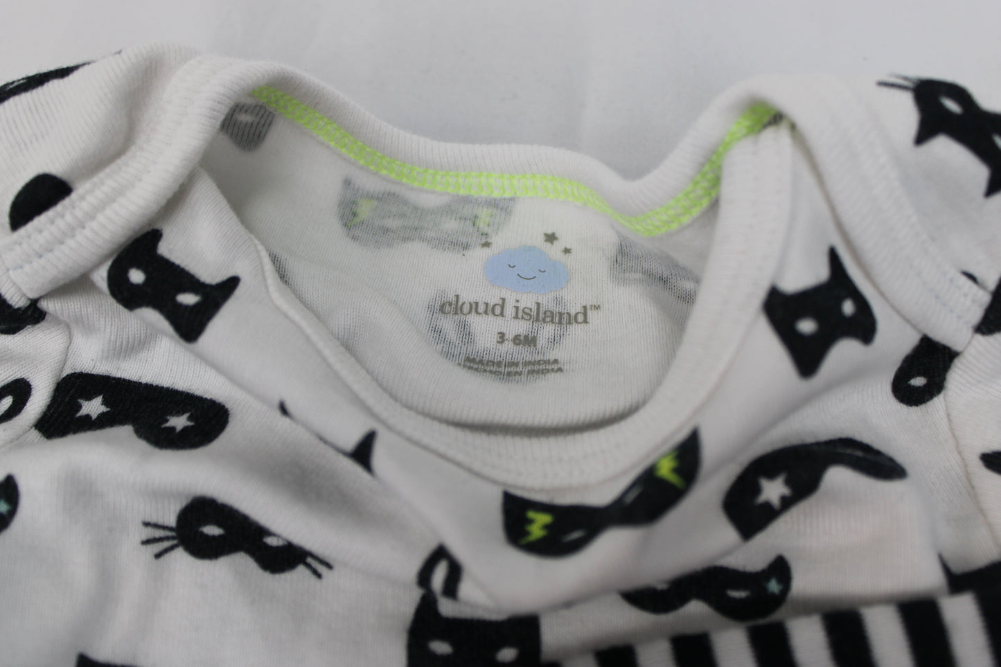 Bundle of long sleeve onesies, Size 3-6 month
