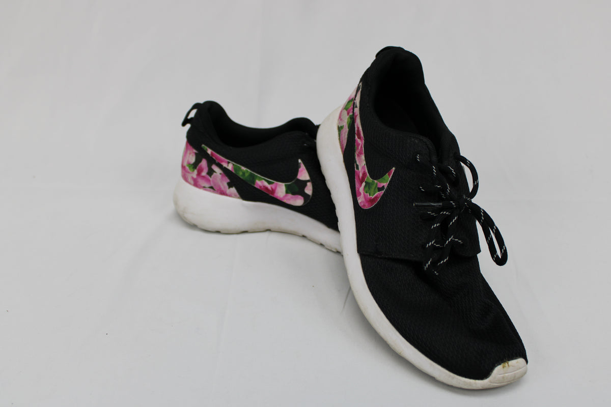 Nike Roshe One Run training shoe, floral azalea, Women's 9