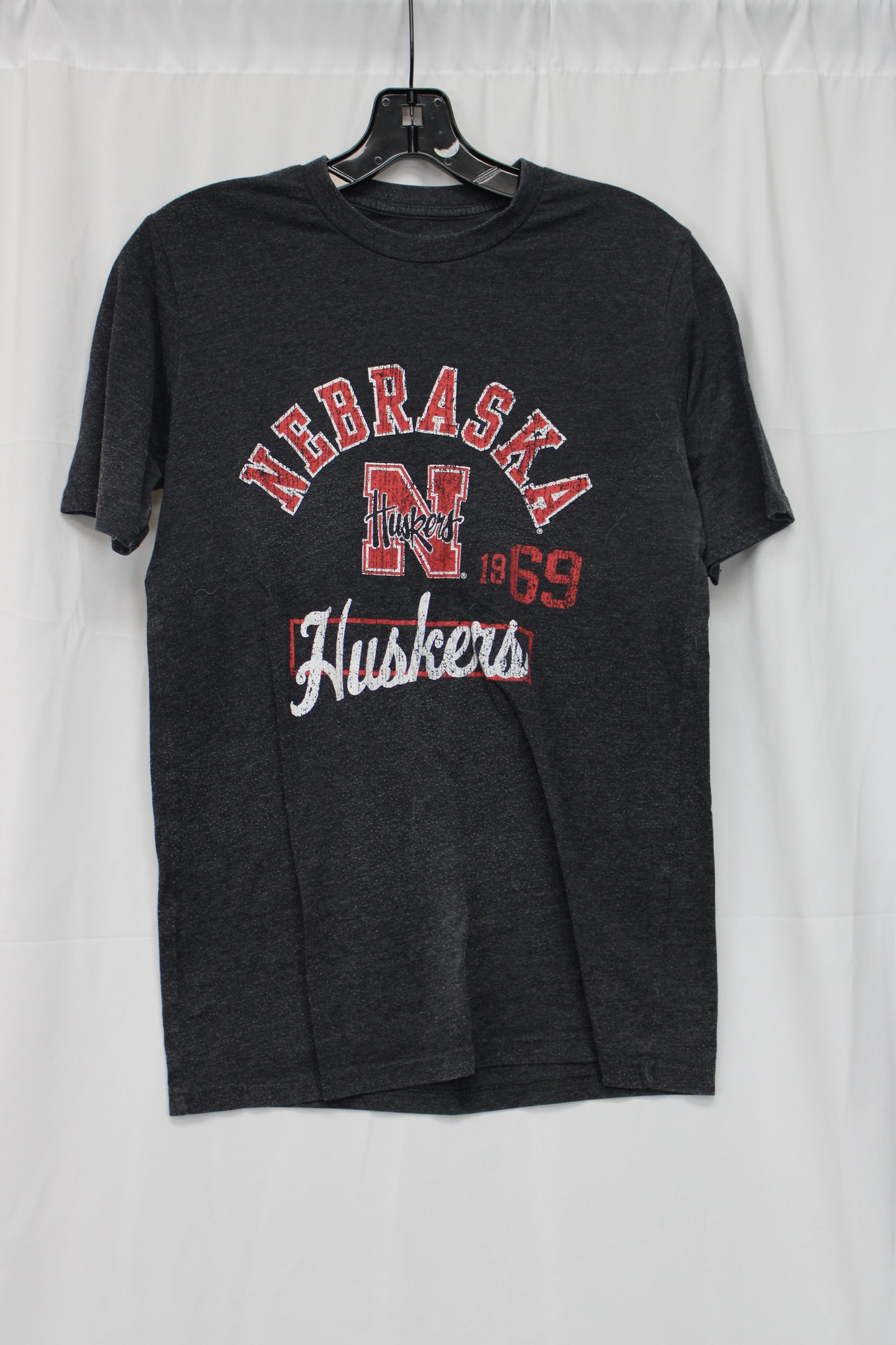 NCAA Nebraska Huskers Short Sleeve Shirt, Gray, Men’s S