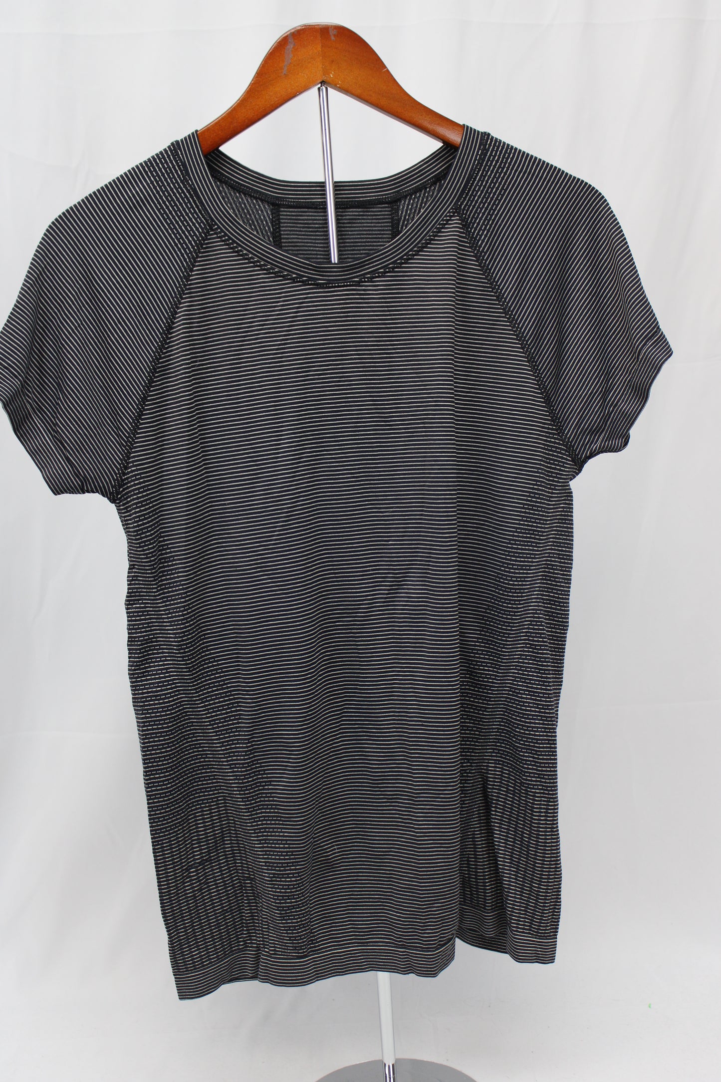 Women’s Short Sleeve Striped Athletic Top, Black/Gray, S