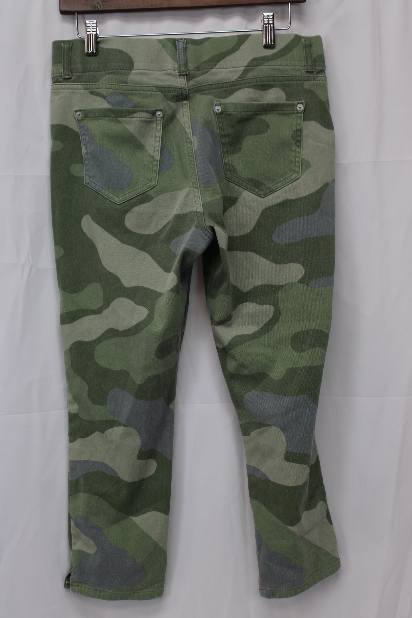 MIXIT Camo Print Capris, Women’s L