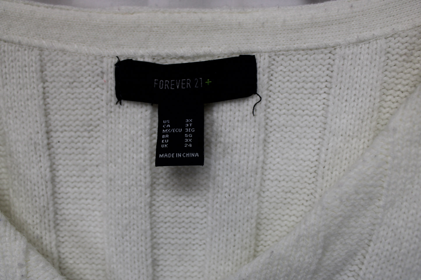 Forever21 Long Sleeve V-Neck Cropped Sweater, White, Women’s XXXL