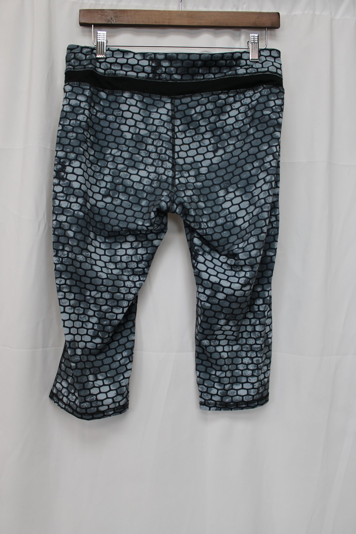 Champion Duo Dry Capri Athletic Leggings, Gray/Black, Women’s L