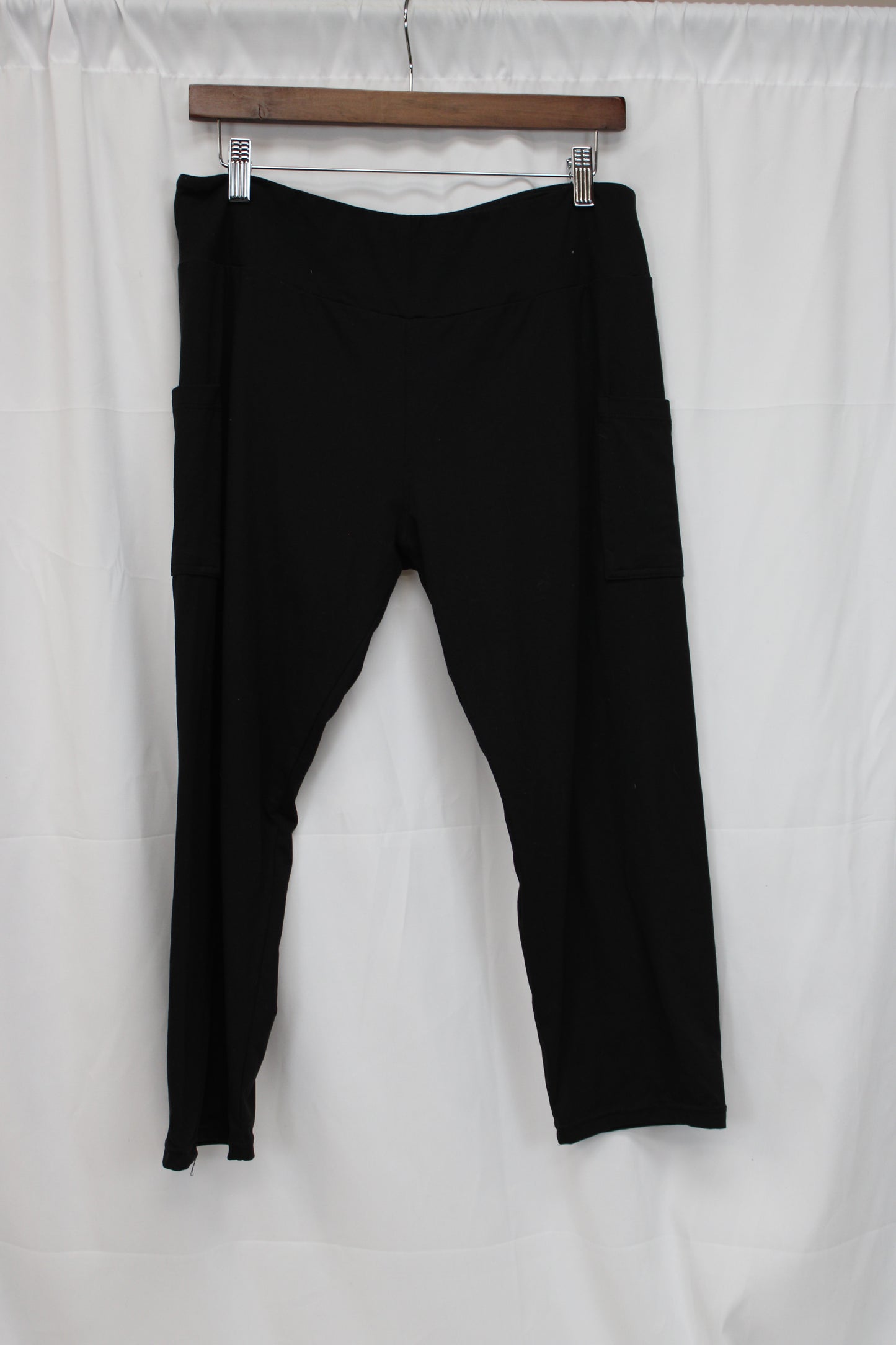 TL Clothing Capri Leggings, Black, Women’s M