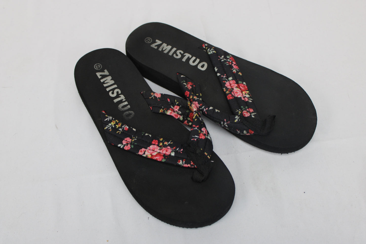 ZMISTUO Black Floral Flip Flops, Women’s 10.5