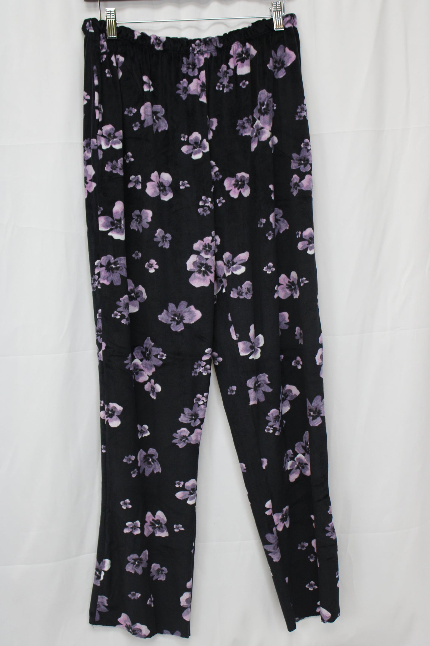 Women’s Two Piece Fleece Floral Pajama Set, Black/Purple, L
