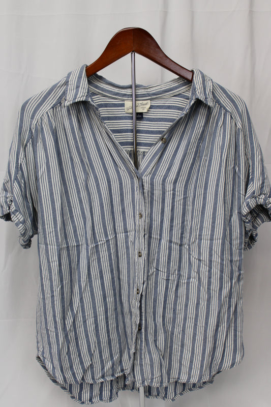 Universal Thread Short Sleeve Striped Button Up, Blue, Women’s L