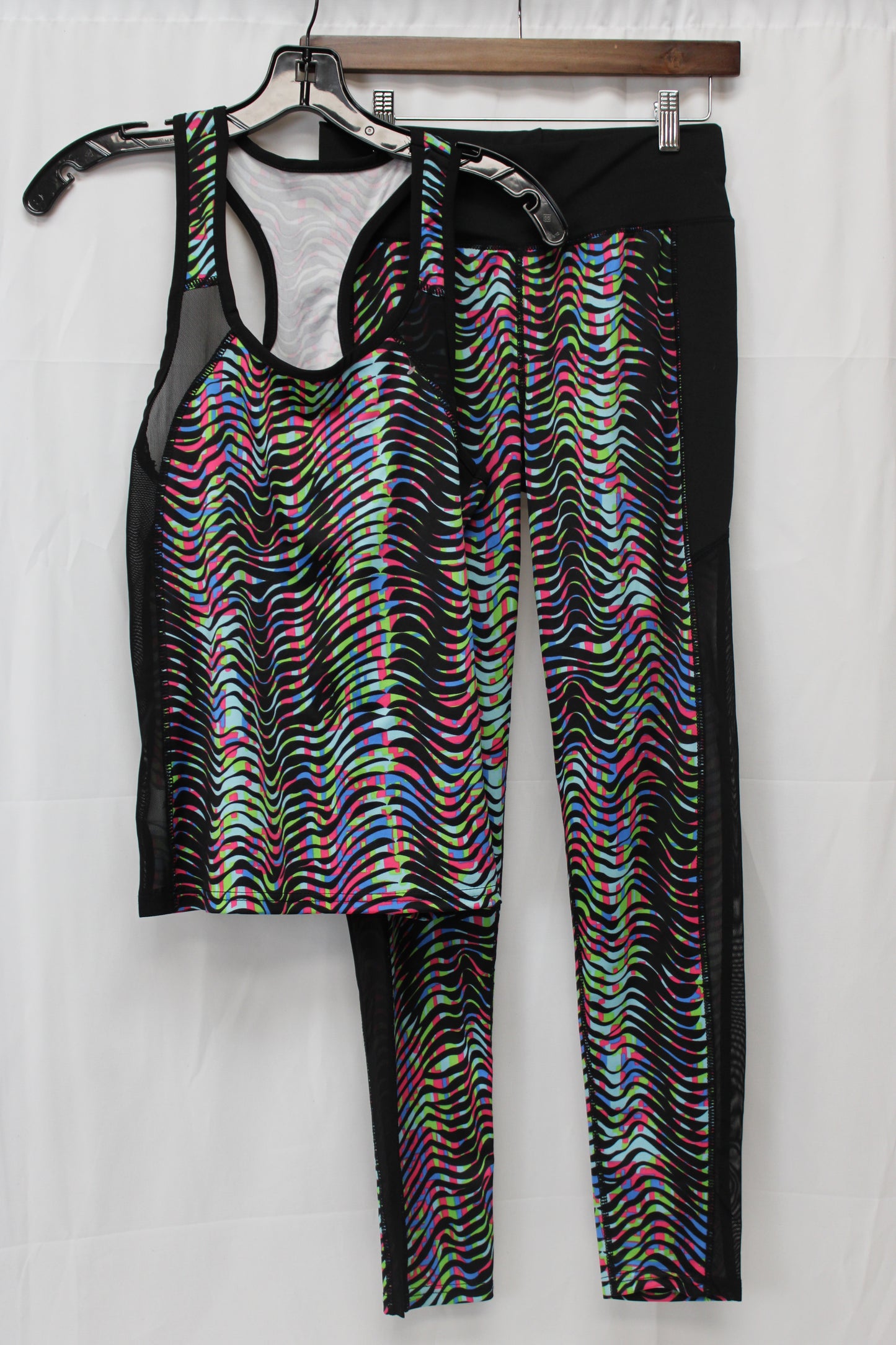Women’s Multicolor 2 piece Athletic Set, L/XL