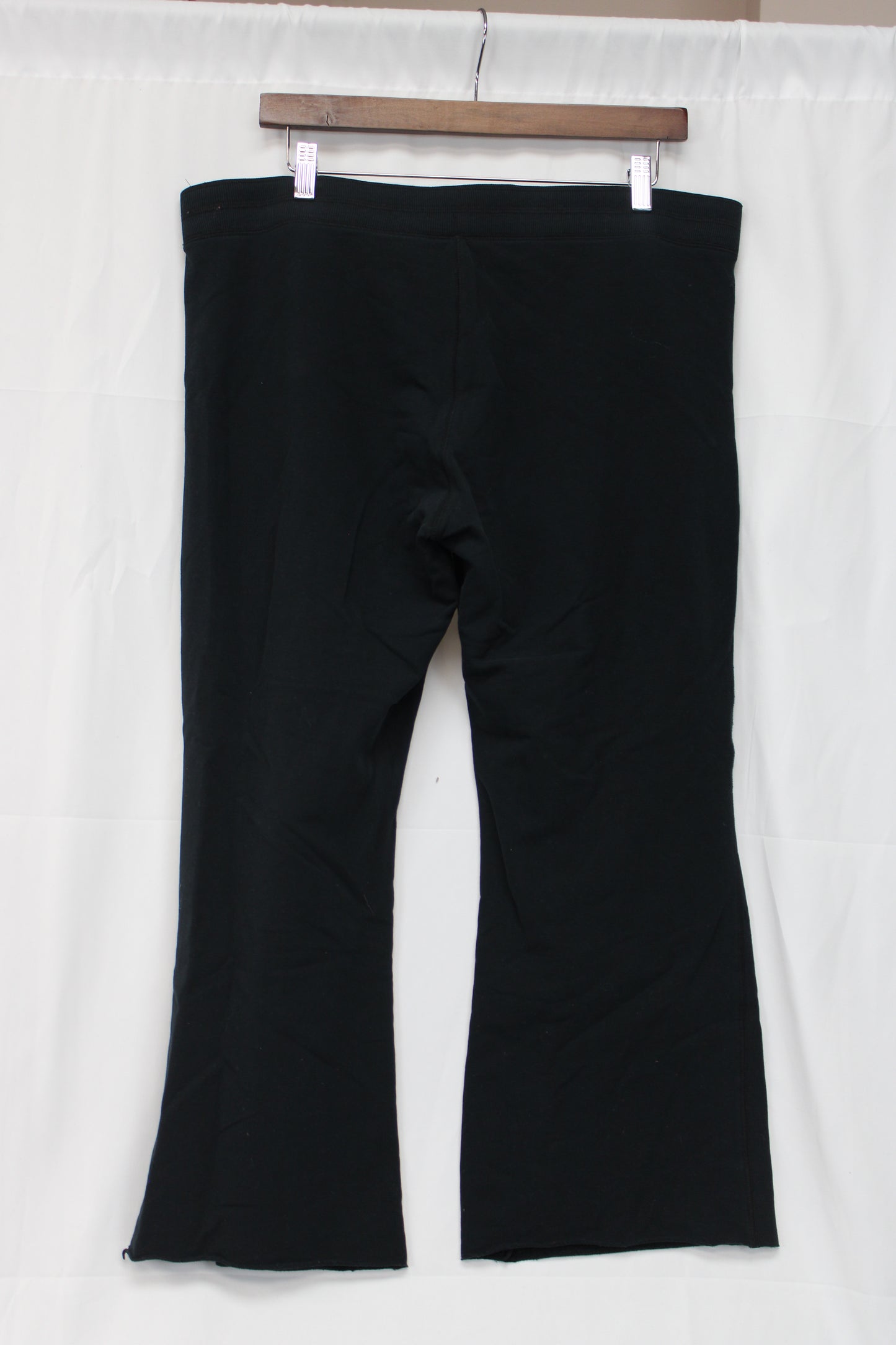 Gap Body Fit Capri Sweatpants, Black, Women’s XL