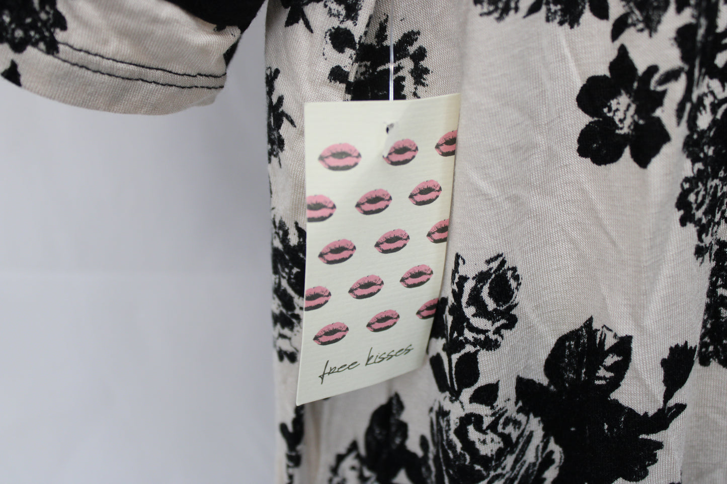Free Kisses Floral T-Shirt, Black/White, Women’s XXL