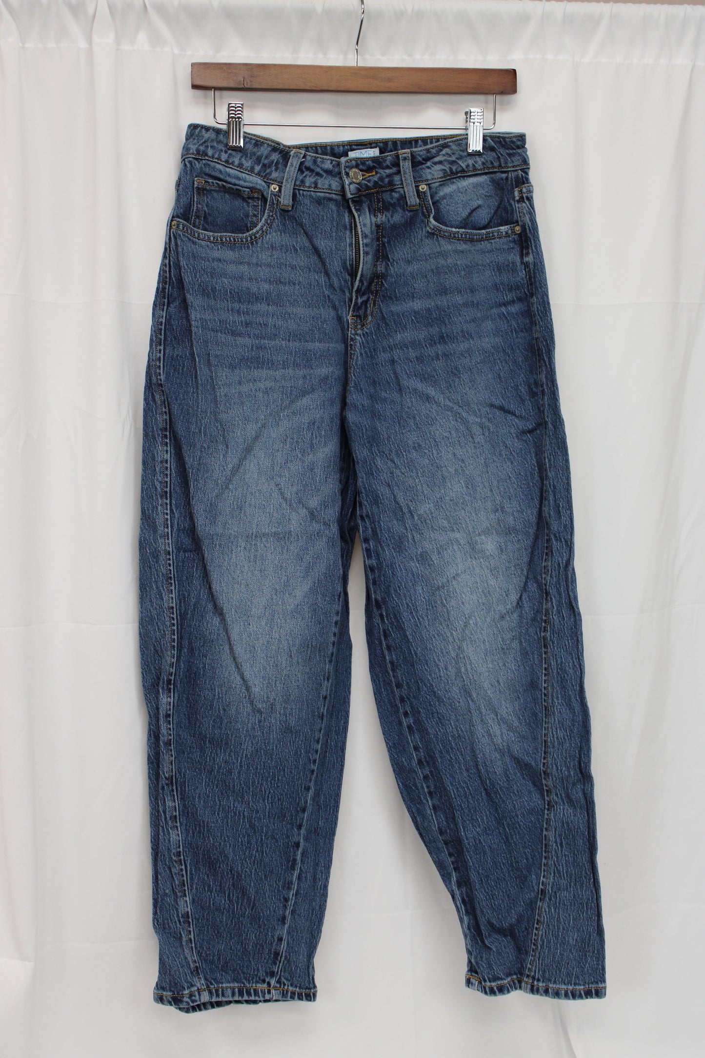 Time & Tru Distressed Loose Fit Jeans, Women’s 10
