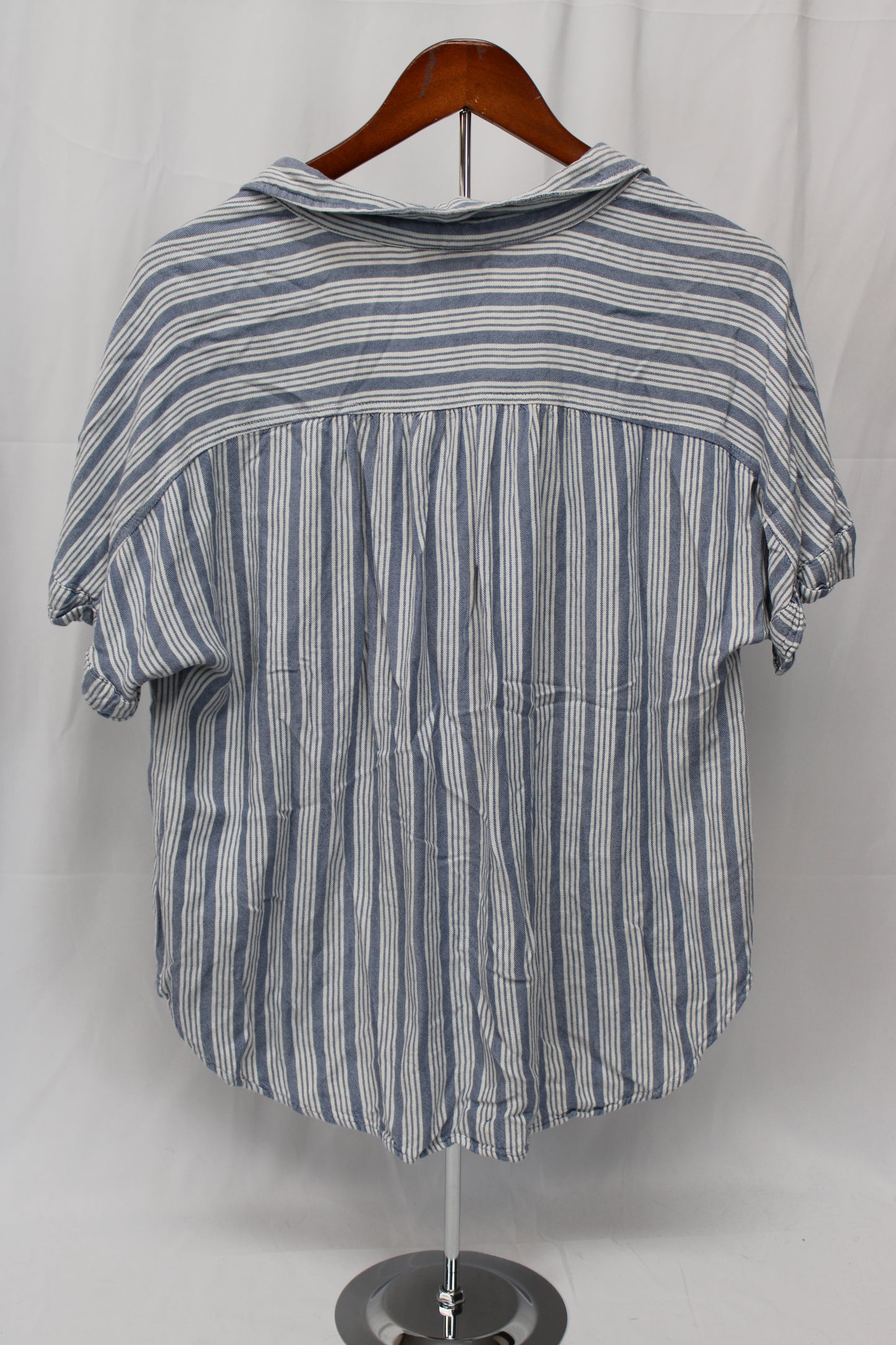 Universal Thread Short Sleeve Striped Button Up, Blue, Women’s L