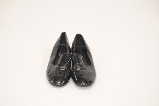 Ivanka Trump black patent leather wing tip loafer, women's sz. 9.5