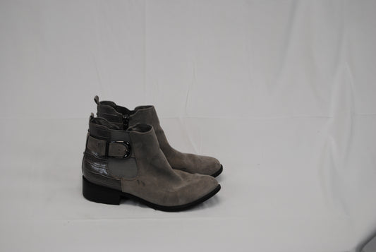 Bandolino grey suede harness ankle boot, women's 7.5