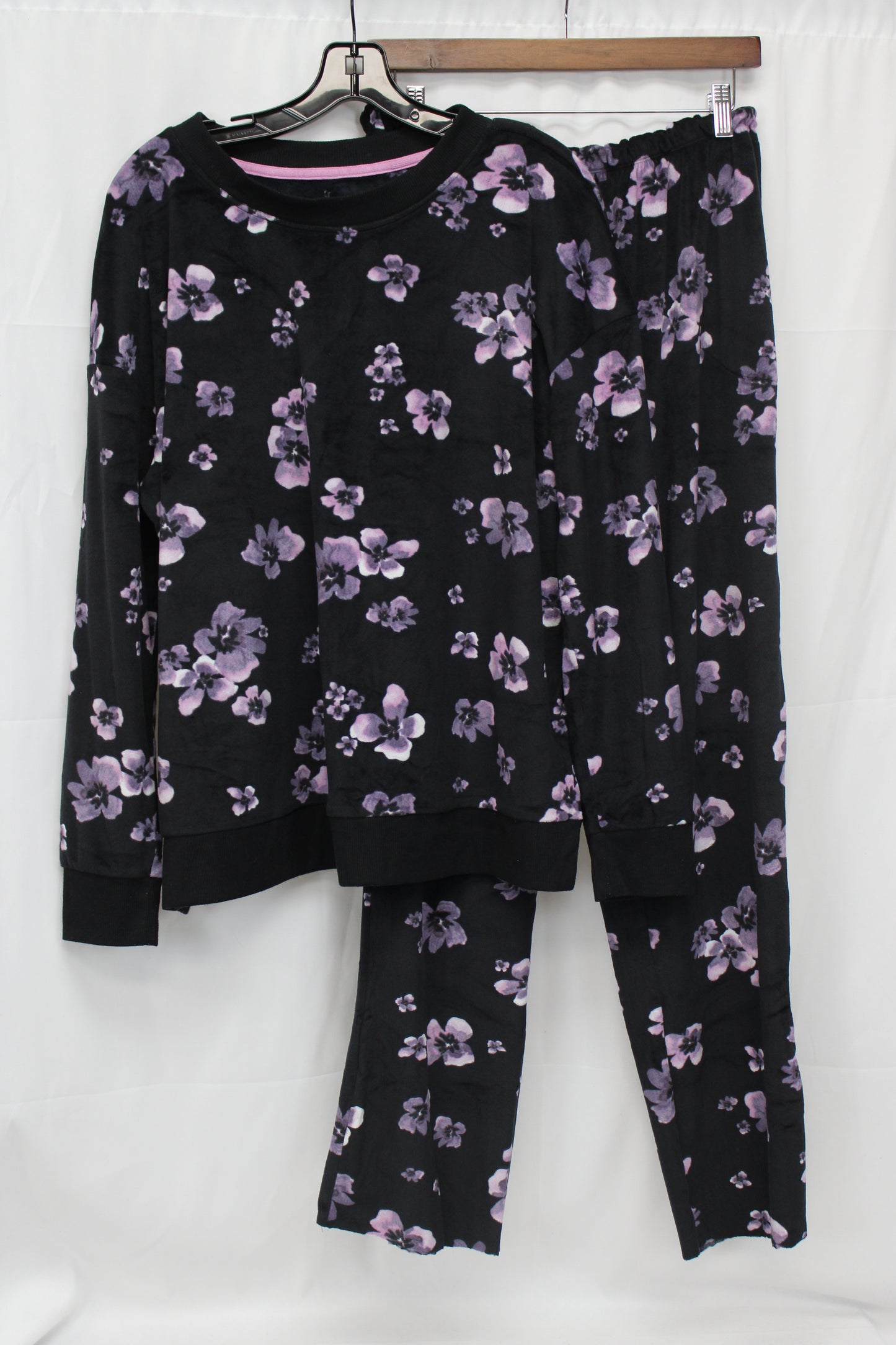 Women’s Two Piece Fleece Floral Pajama Set, Black/Purple, L