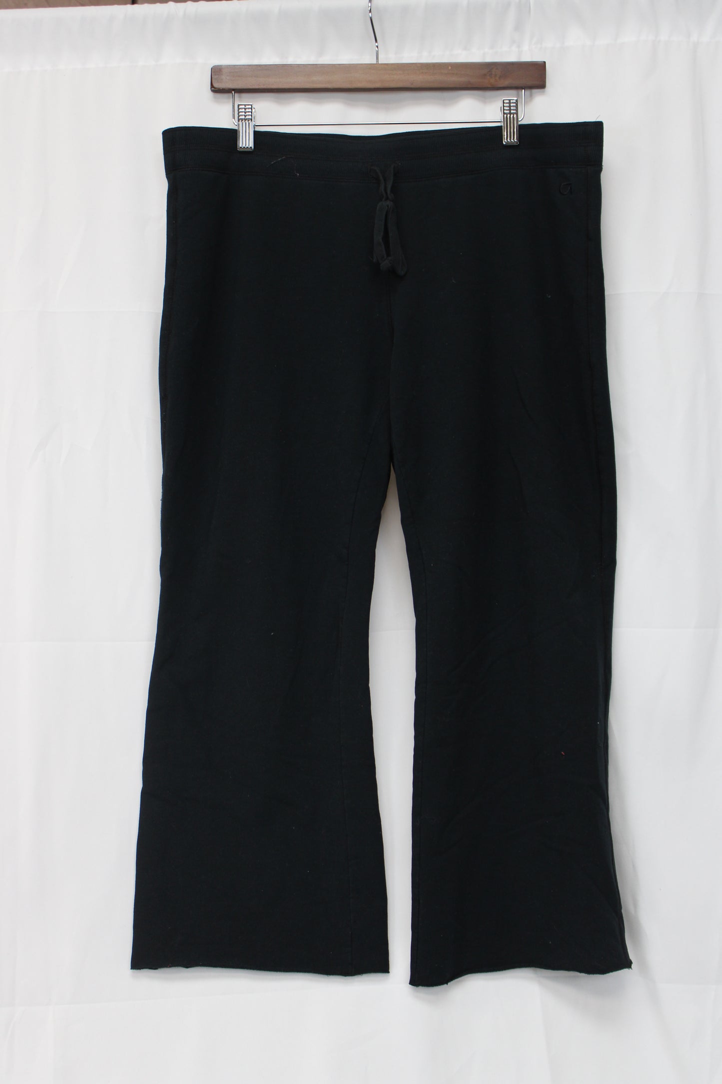 Gap Body Fit Capri Sweatpants, Black, Women’s XL