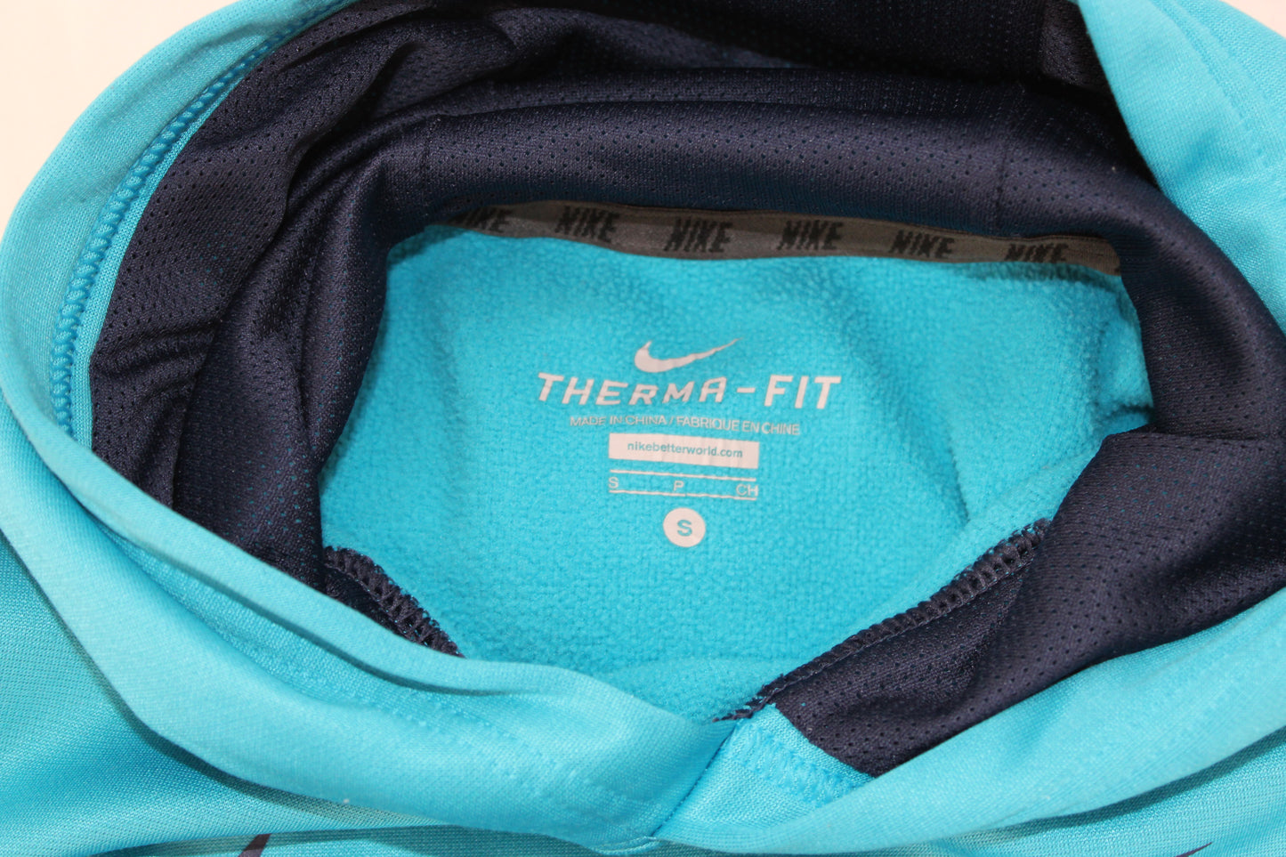 Nike Therma Fit fleece lined hooded sweatshirt, Boy’s S