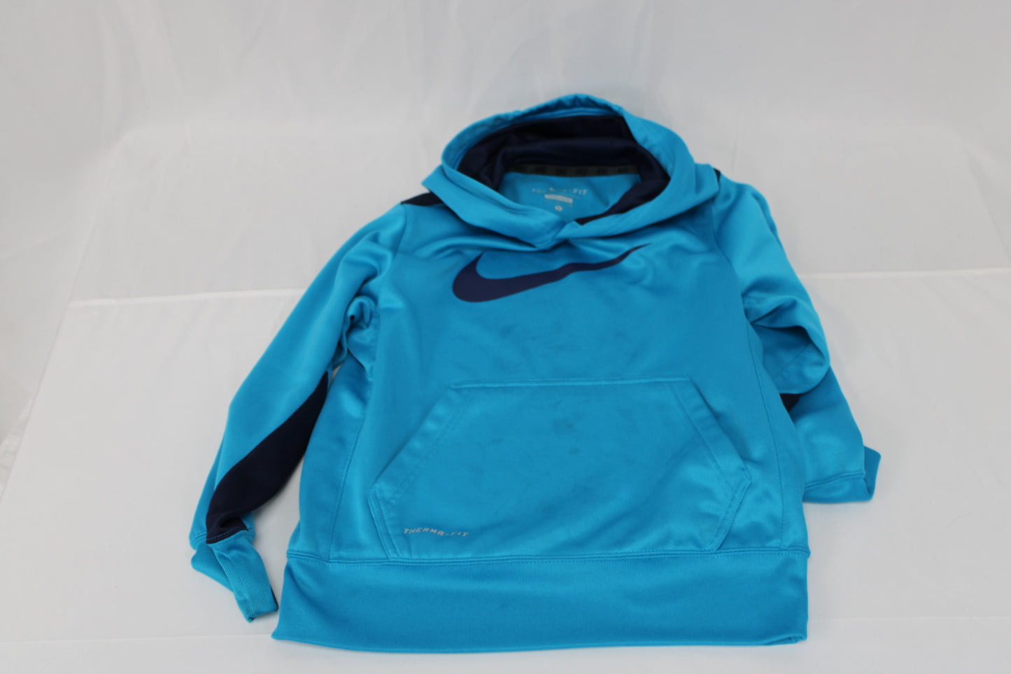 Nike Therma Fit fleece lined hooded sweatshirt, Boy’s S
