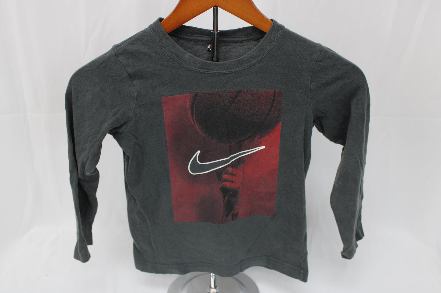Nike basketball long sleeve t-shirt, Boy’s 6/7