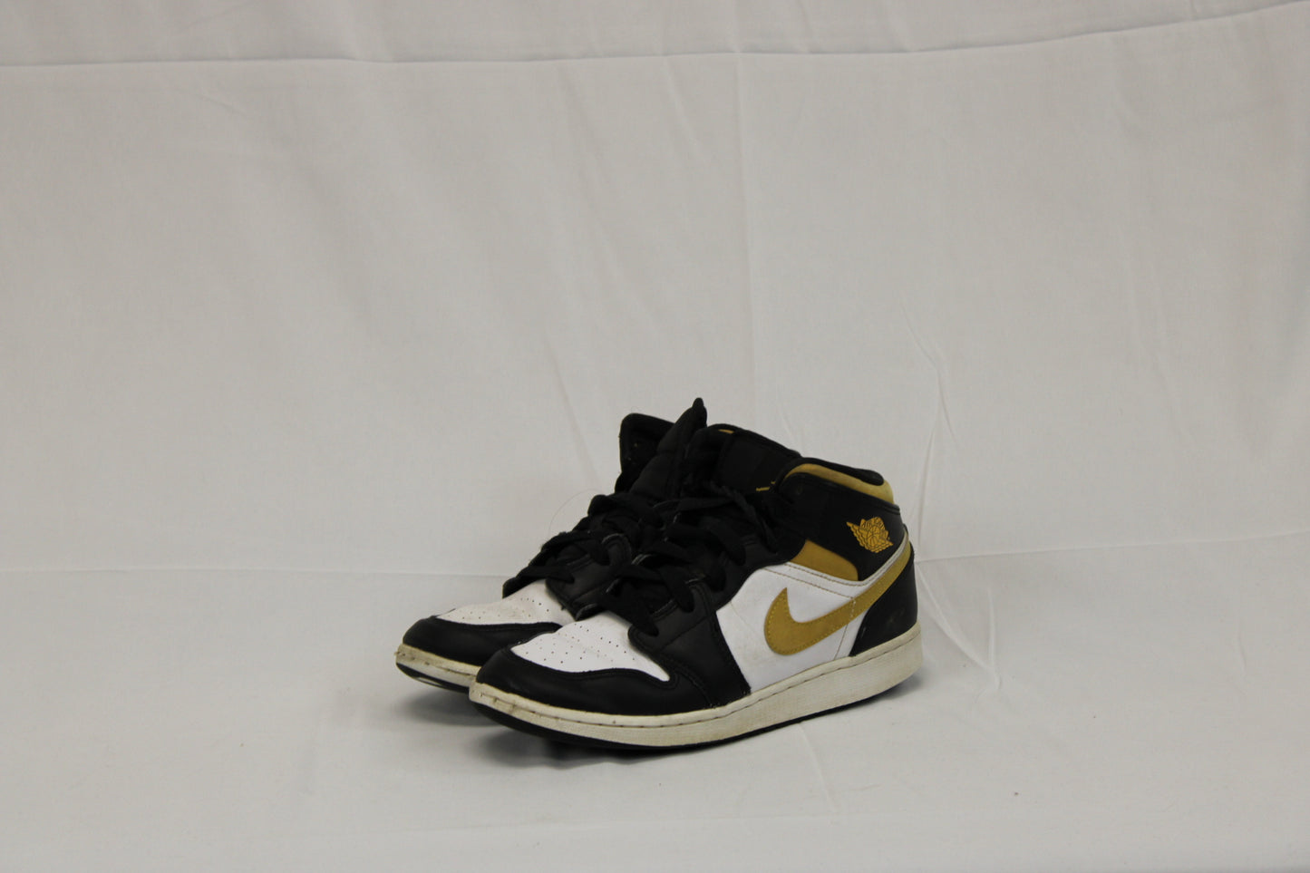 Nike Air Jordan 1 Mid, black/university gold, Youth size 5.5