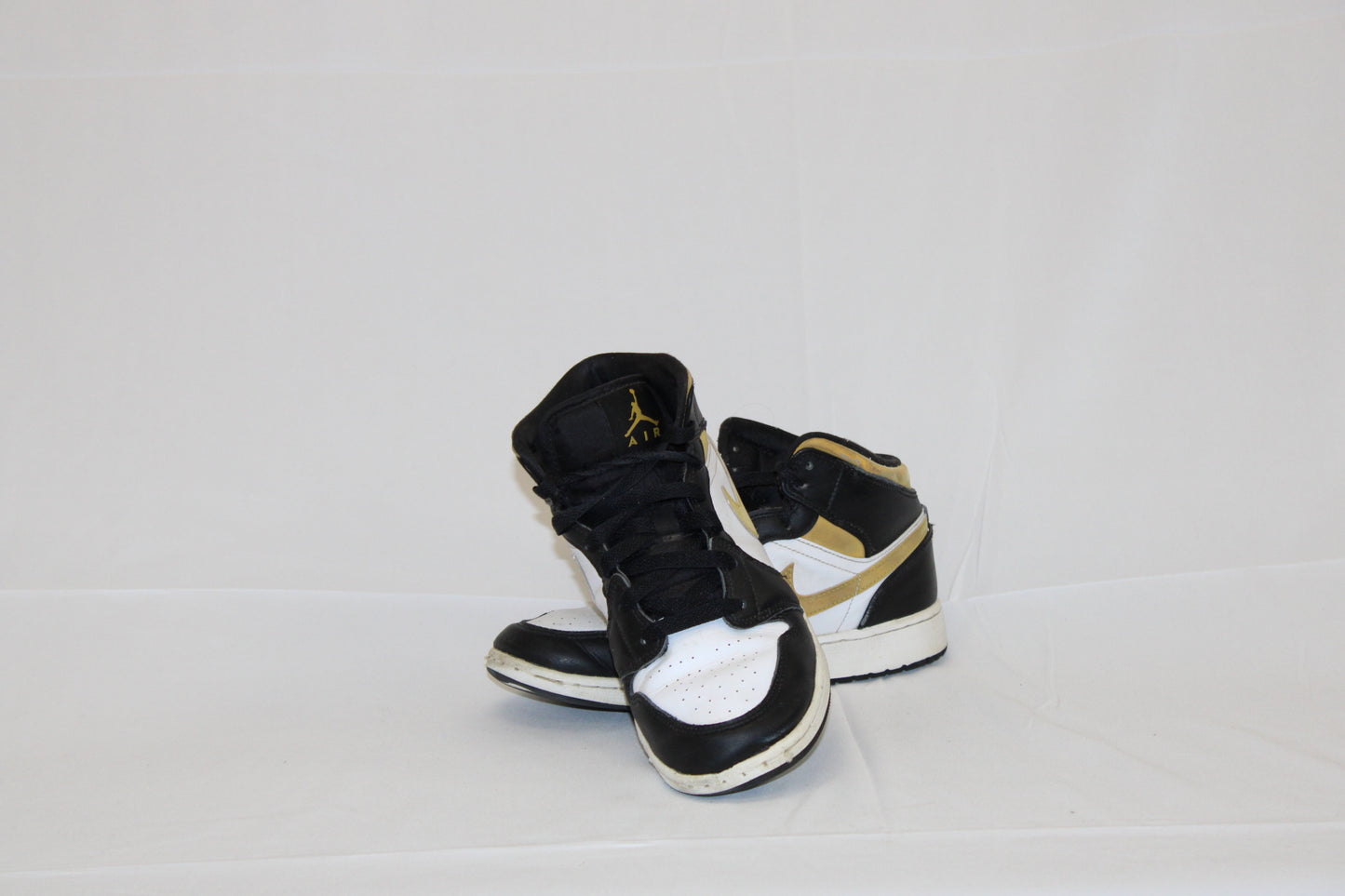 Nike Air Jordan 1 Mid, black/university gold, Youth size 5.5