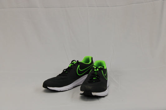 Nike Star Runner 2.0 running shoe, blk/volt, Youth size 6