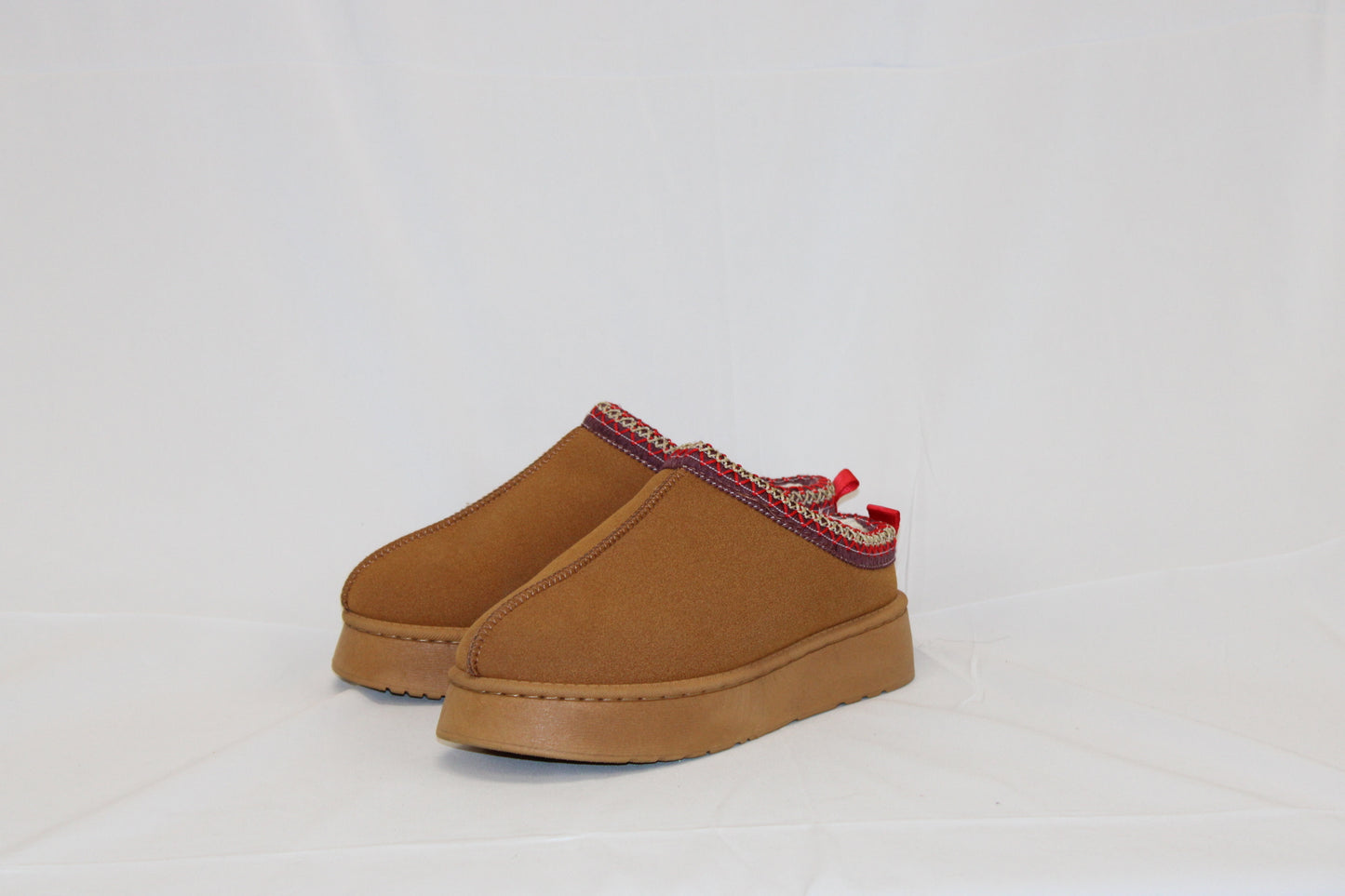 Unisex faux fleece lined slipper, suede upper, size 42 (Men's 8)