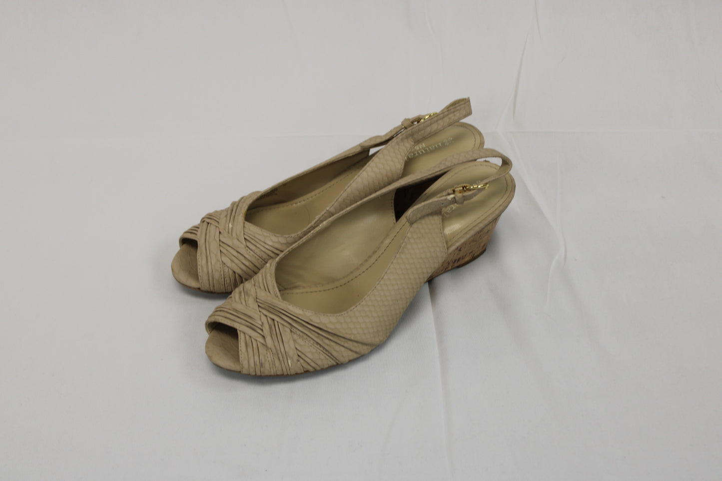 Naturalizer leather peep toe wedge heel, camel, Women's 9