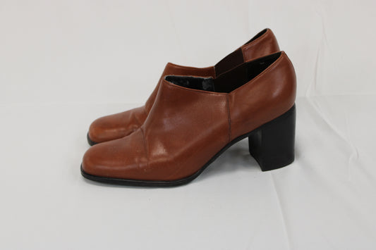 Unisa mid heel ankle bootie, brown leather, Women's 8.5