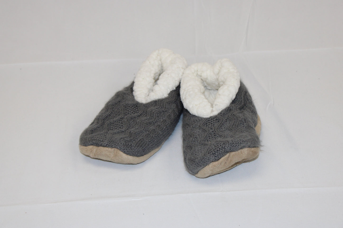 Isotoner knit slipper sock with rubber grip, Women's 8/9