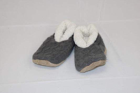 Isotoner knit slipper sock with rubber grip, Women's 8/9