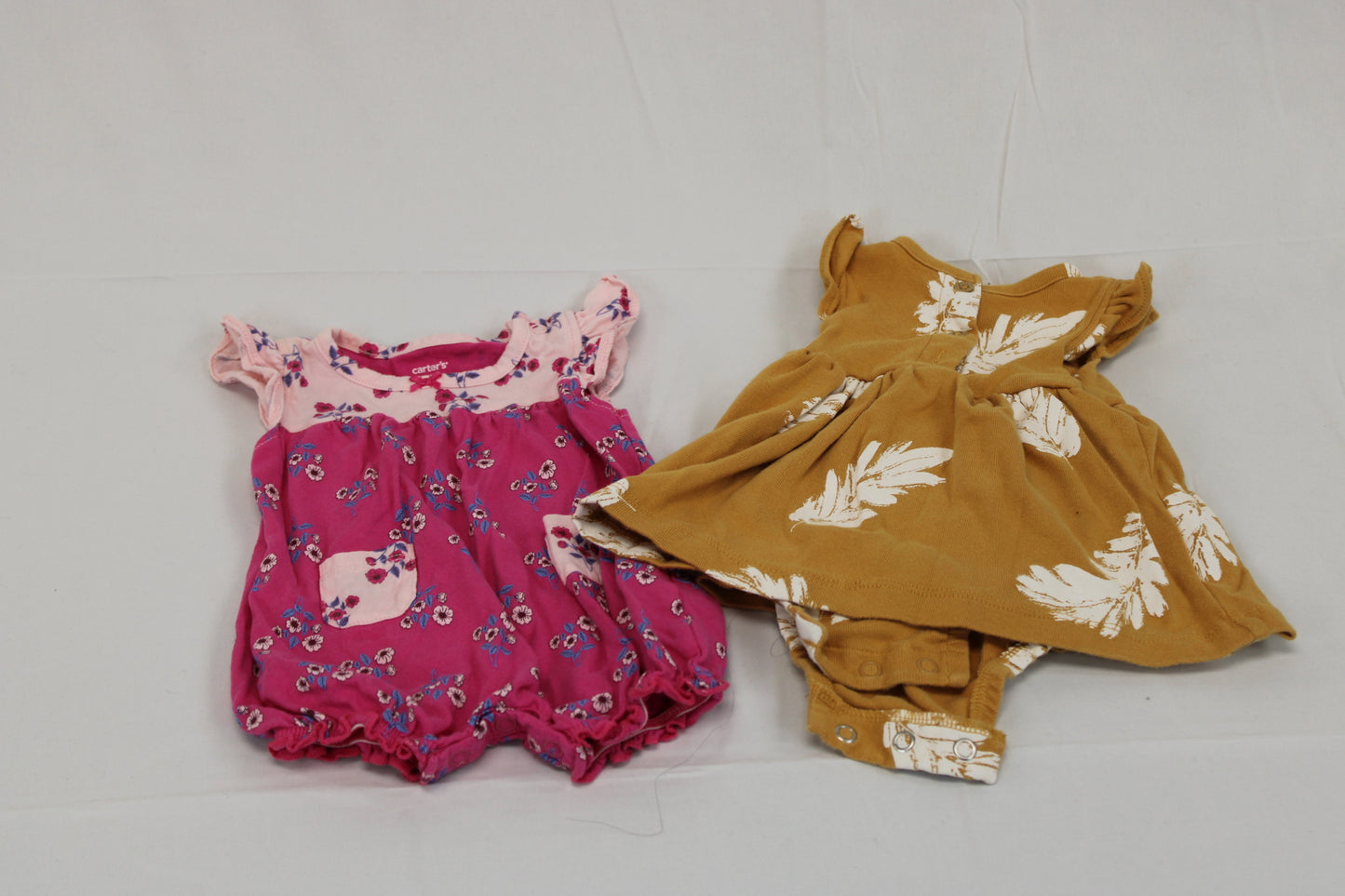 Carter's 2 piece romper/dress bundle, 3M