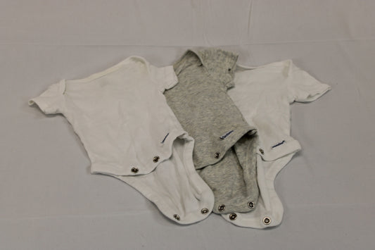 Gerber 3 piece onesie set, gray & white, NB