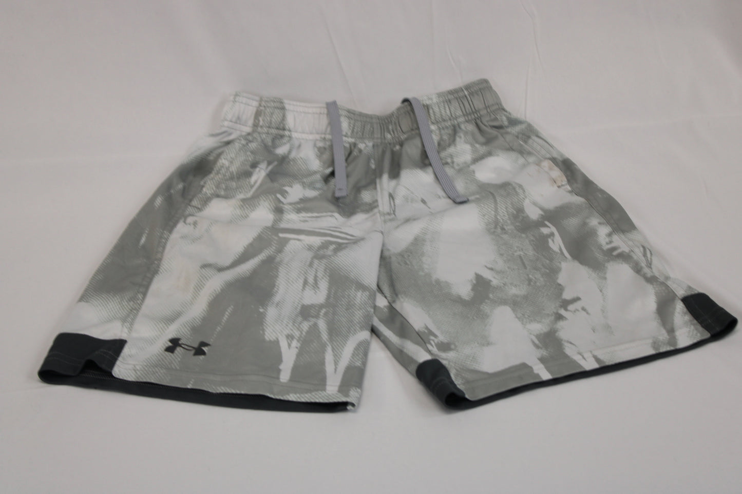 Under Armour Heatgear digi camo shorts, gray, Boy's L