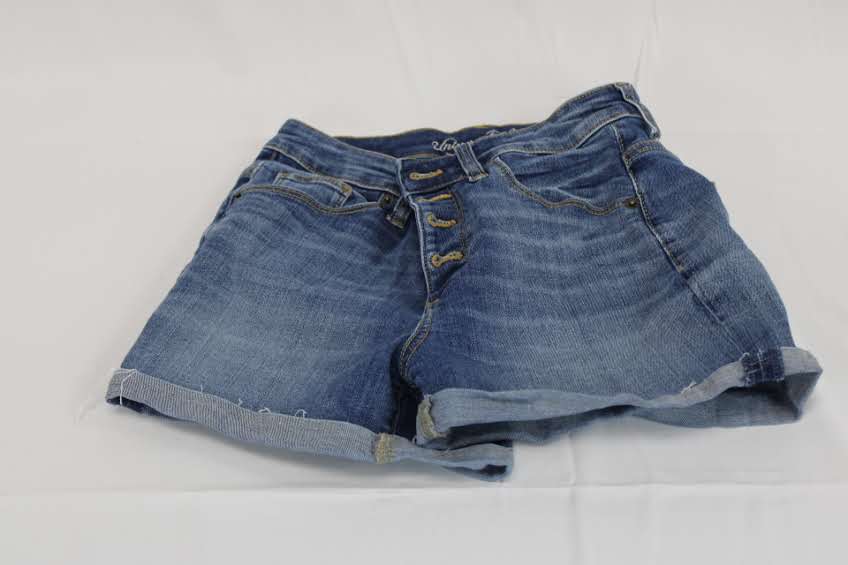 Universal Thread light wash button denim short, Women's 4