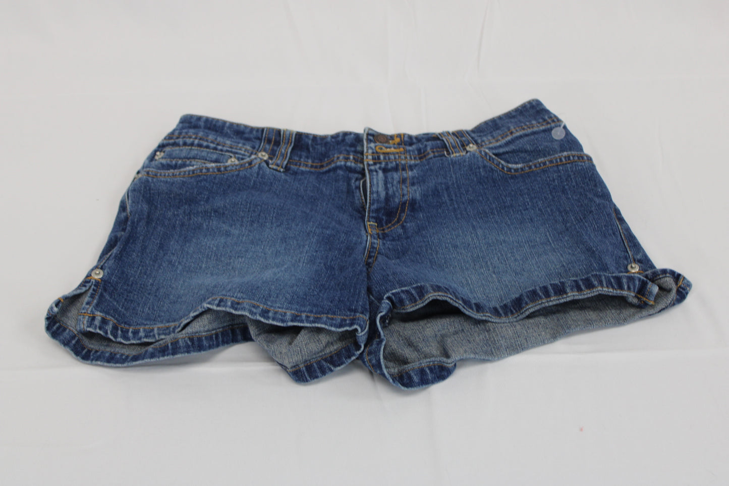Old Navy low waisted denim short, medium wash, Women's 2