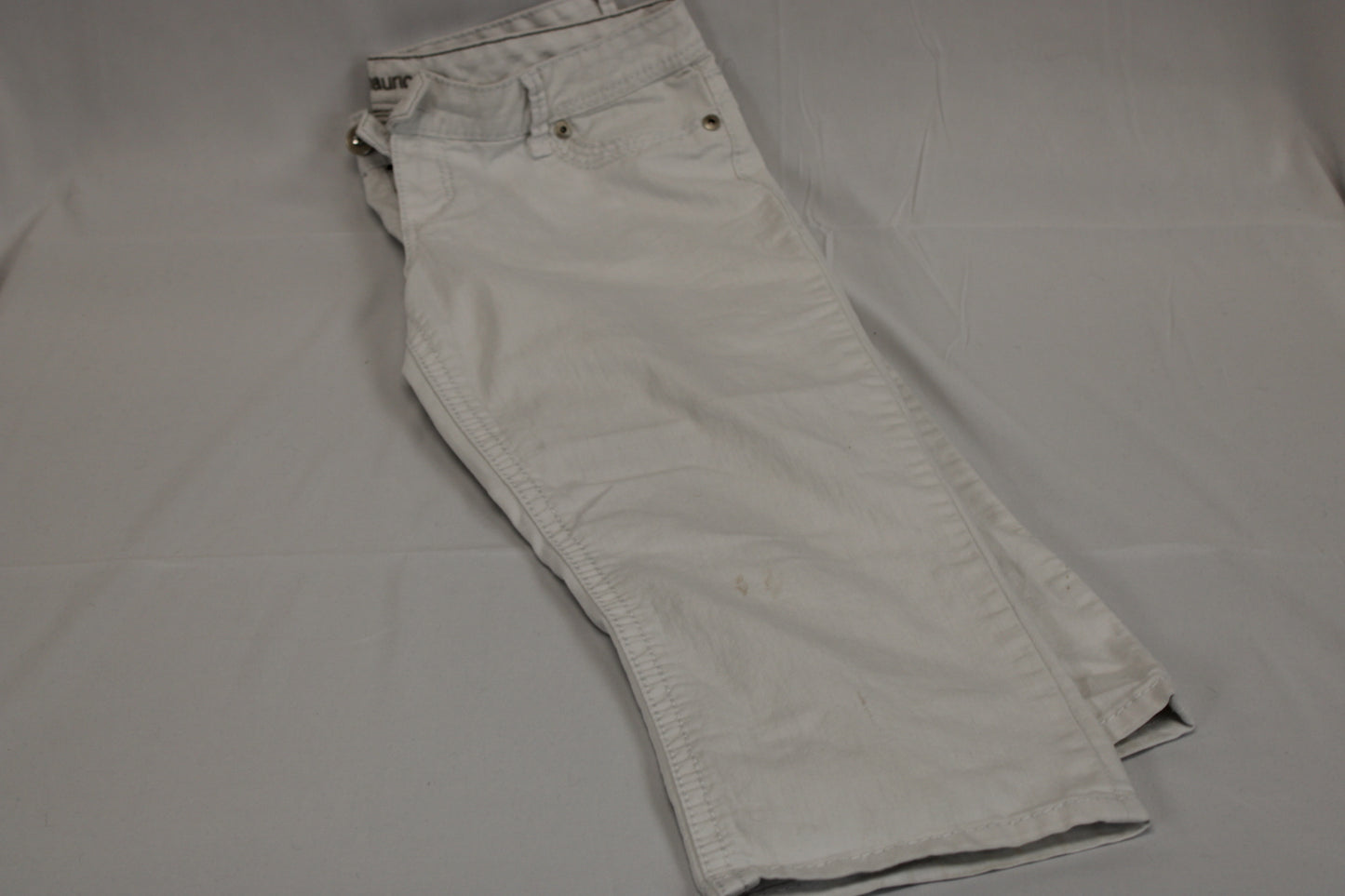 Maurices relaxed fit ankle length jeans, white, Women's 11/12