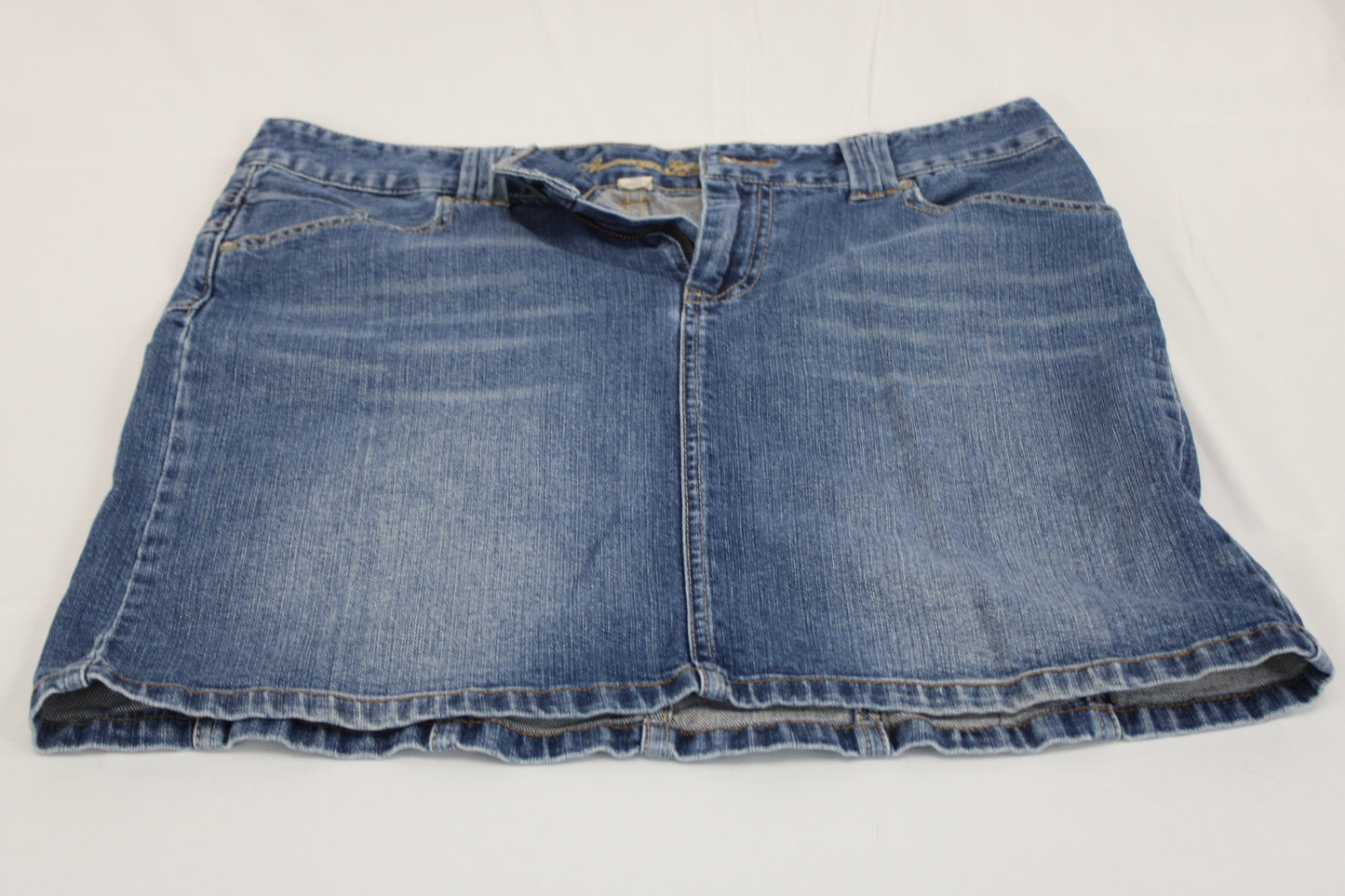 American Eagle light wash denim skirt, Women's 12