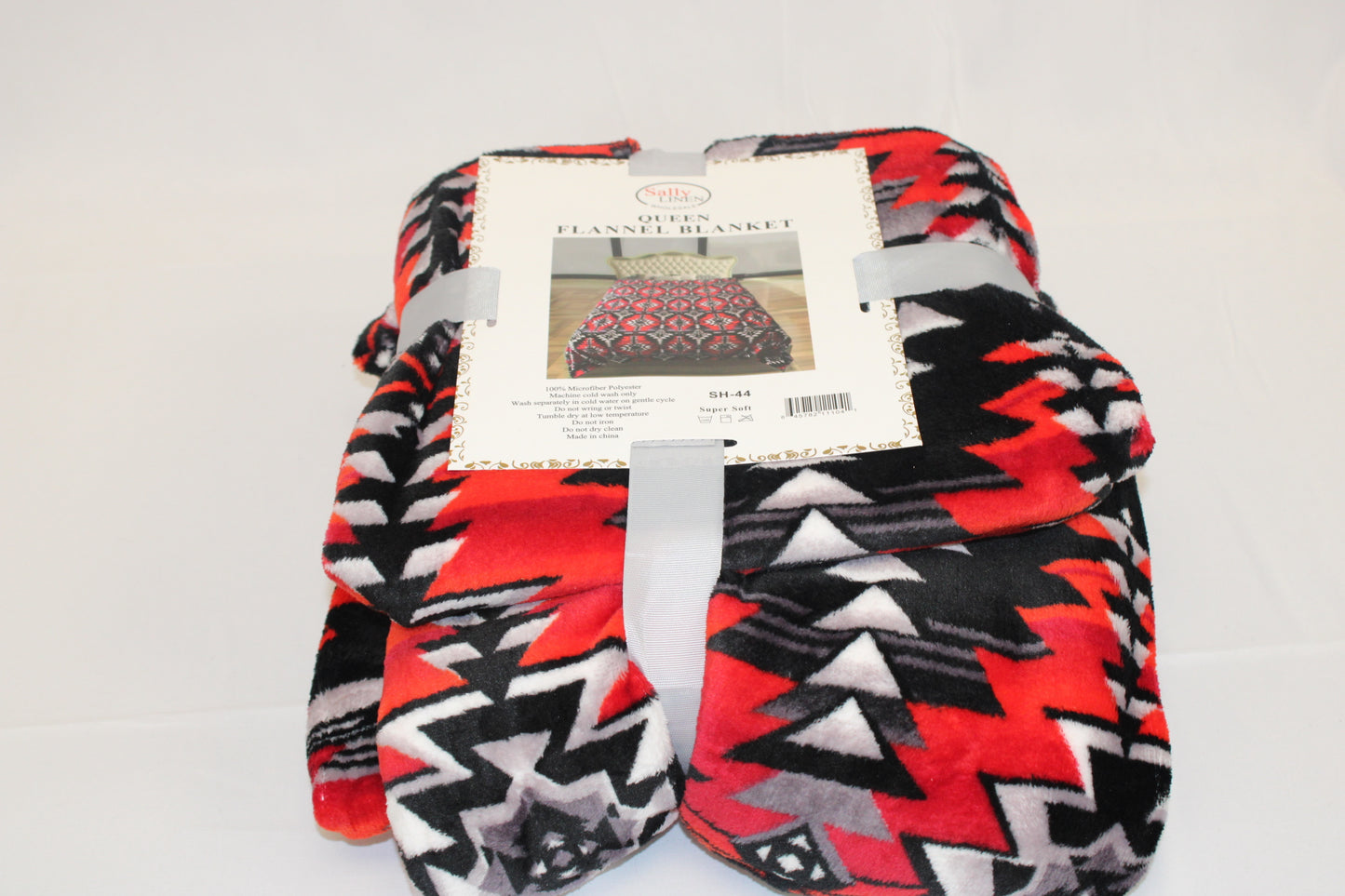 Tribal patterned Queen fleece blanket, red/blk