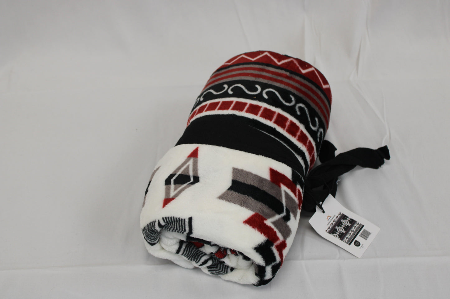Tribal patterned fleece throw blanket, white/red