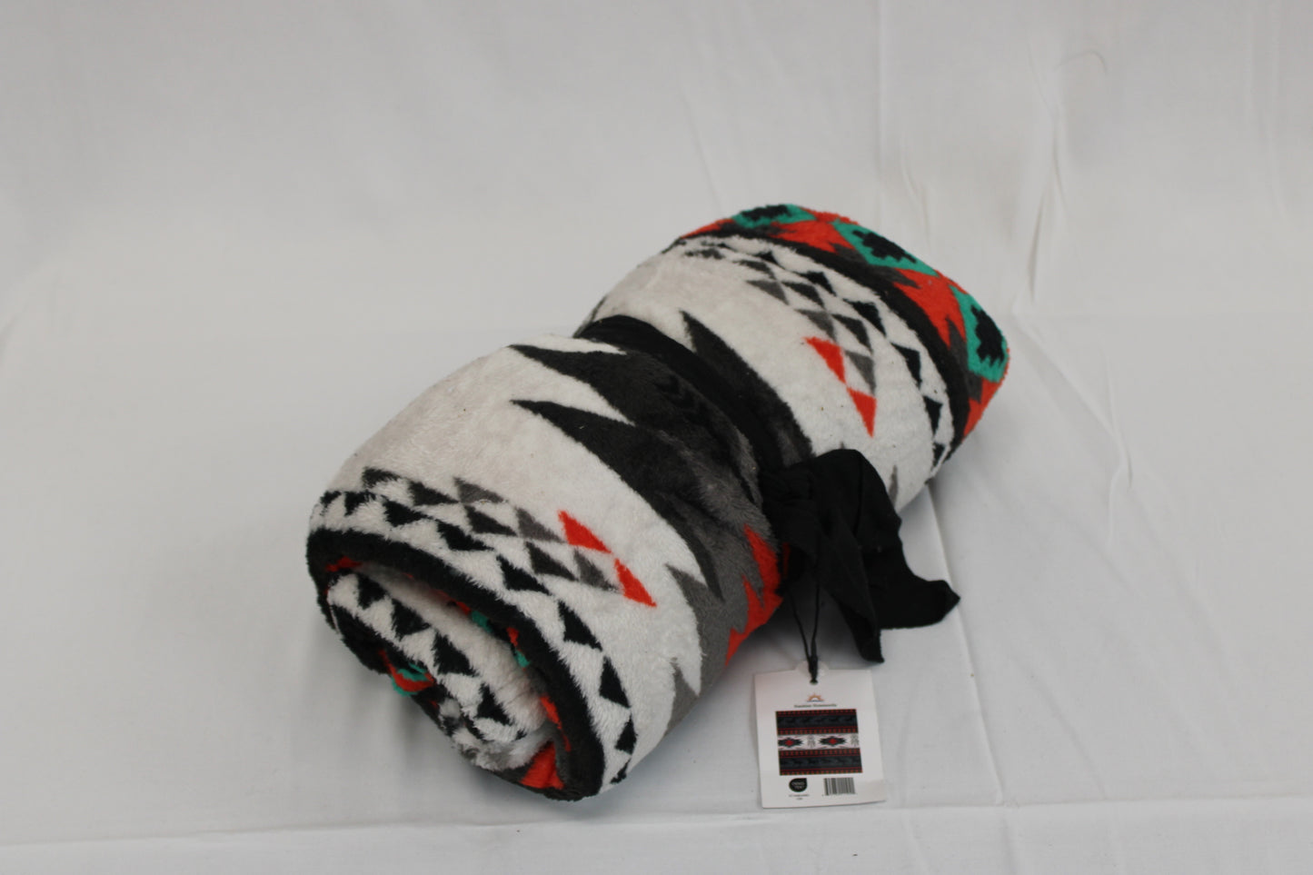 Tribal patterned fleece throw blanket, blk/red