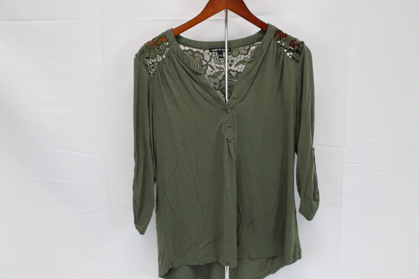 Cable and Gauge long sleeve v-neck lace shoulder blouse, Women's L